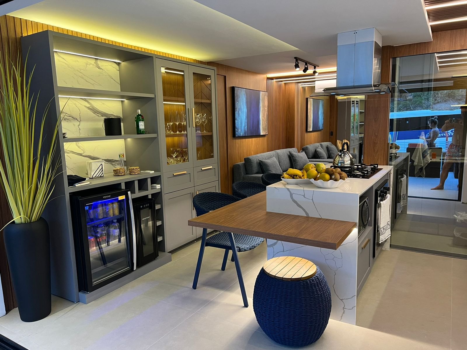 Living integrado e mobiliado do apartamento garden em Bombinhas